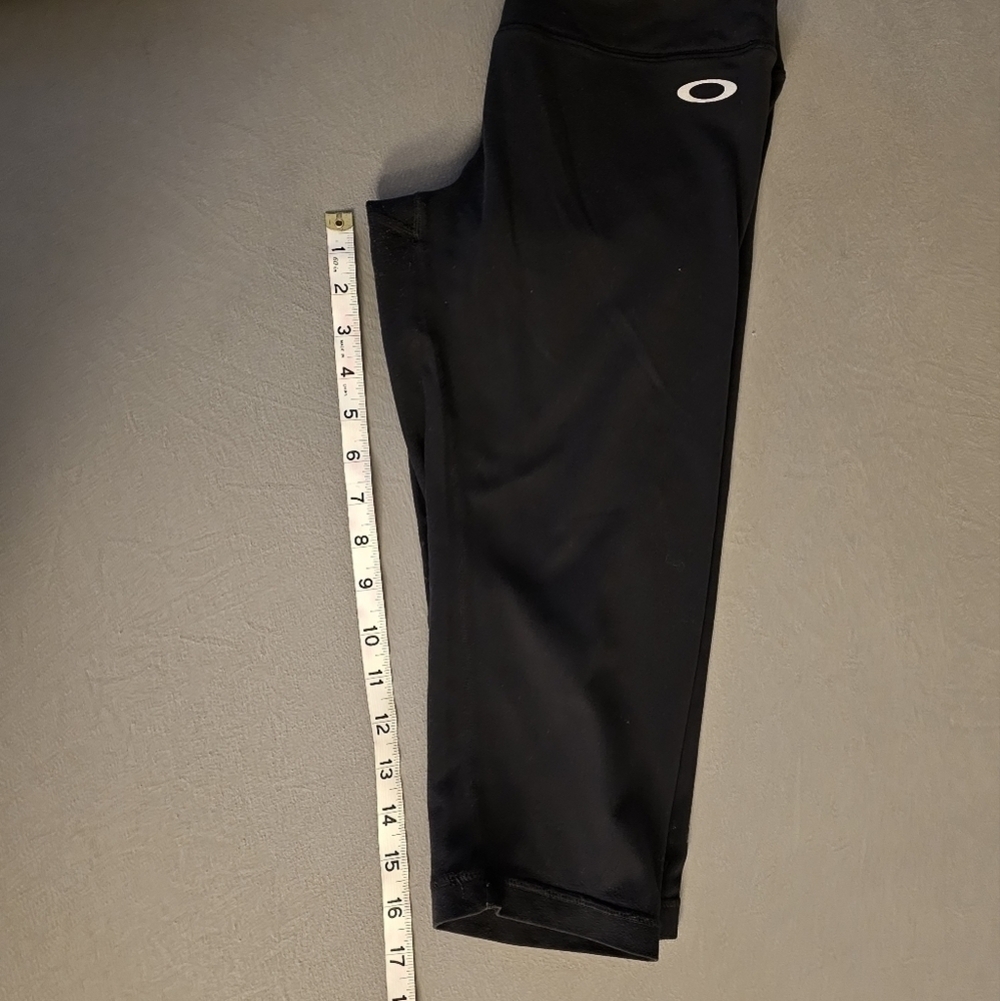 OAKLEY Women's Capri Leggings - Picture 4 of 5